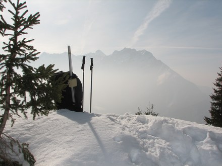 Počitek nekje na grebenu, v ozadju &quot;tavelki&quot; KS-i