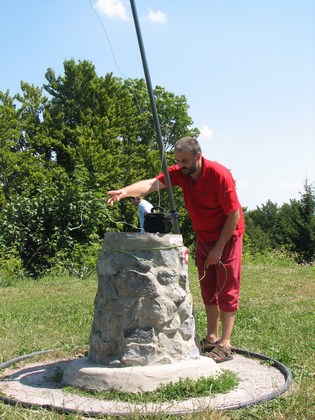 &quot;Tkle zaveš pa bo&quot;, pravi Zvone. FOTO:S56ZZZ