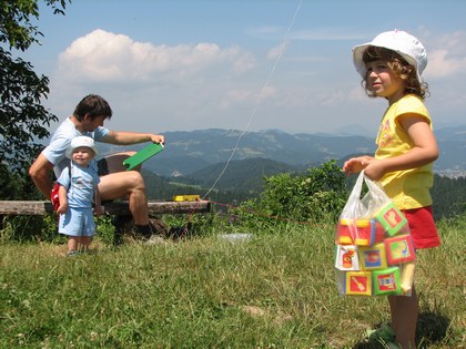 &quot;Ati je prinesel svoje igrače, jaz pa tudi!&quot; FOTO:S56ZZZ