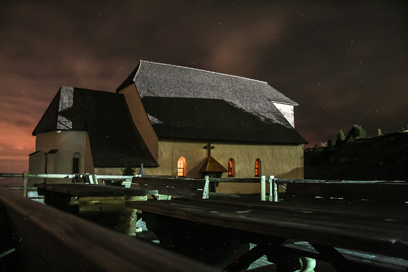 Nočna slika cerkve