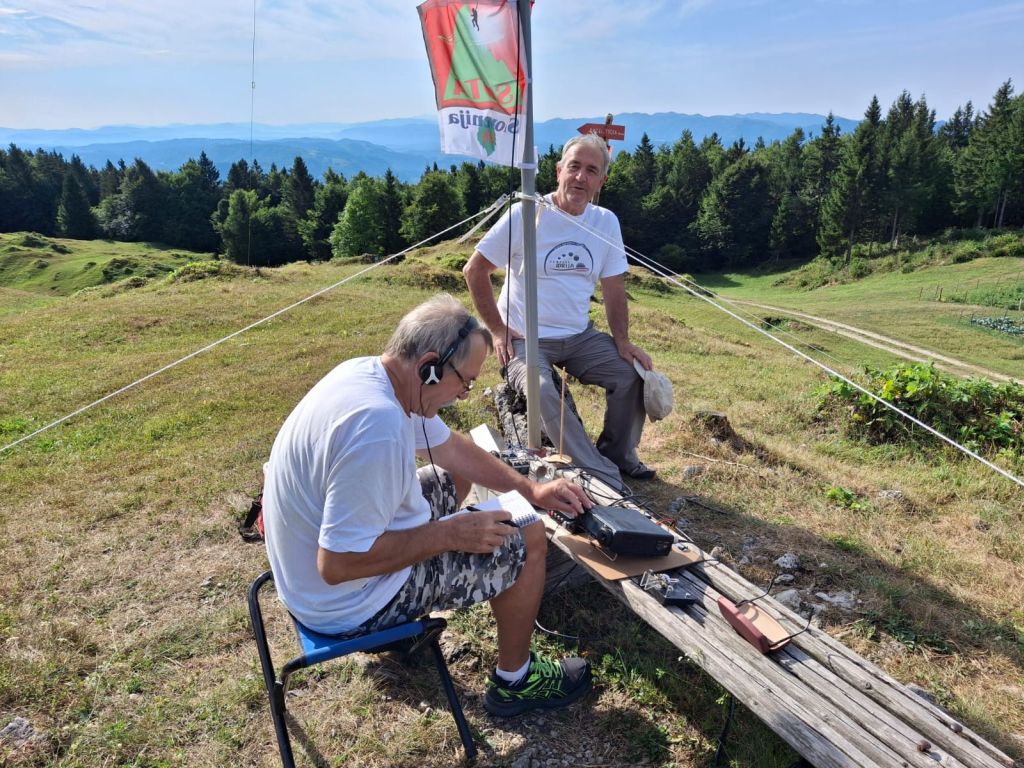 tudi Bojan se hitro uči naše obrti