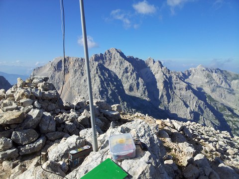 Oprema, zadaj Škrlatica